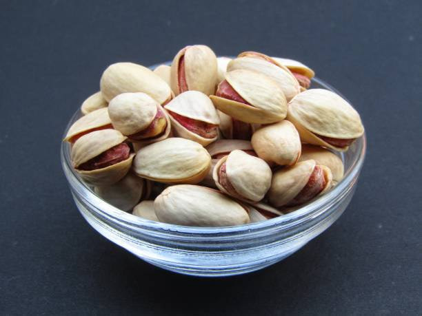 پسته اکبری فیض‌ آباد تازه برداشت و خوش‌ طعم